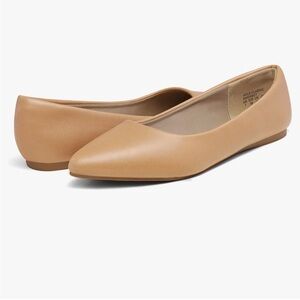 Pointed nude flats